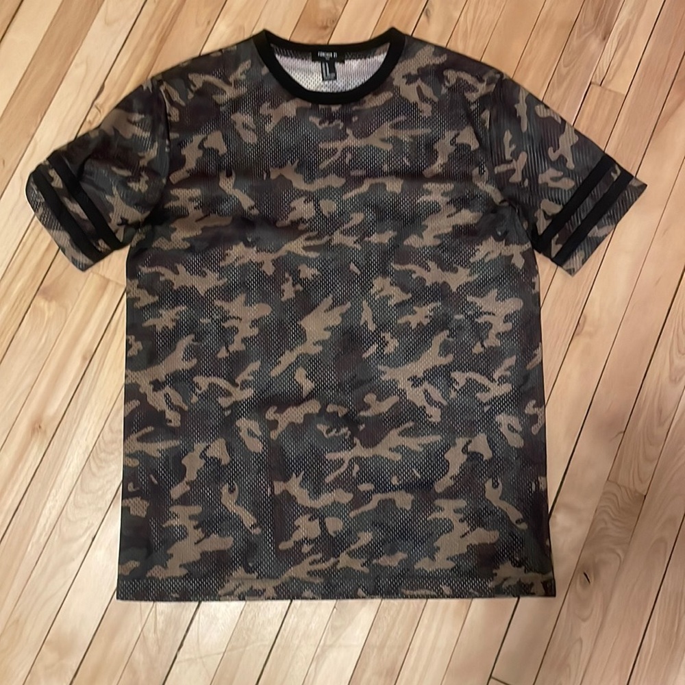 Mens forever 21 camo mesh tee